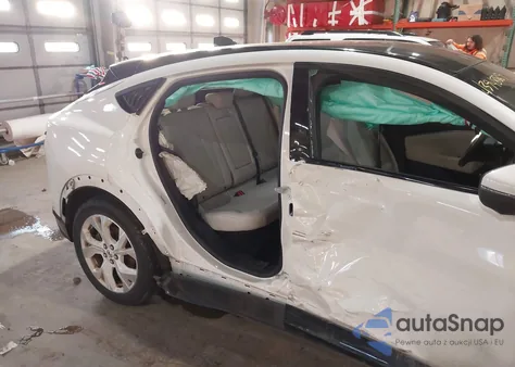 2022 Ford Mustang Mach-E Premium z USA, uszkodzony, nr VIN 3FMTK3SS2NMA24887